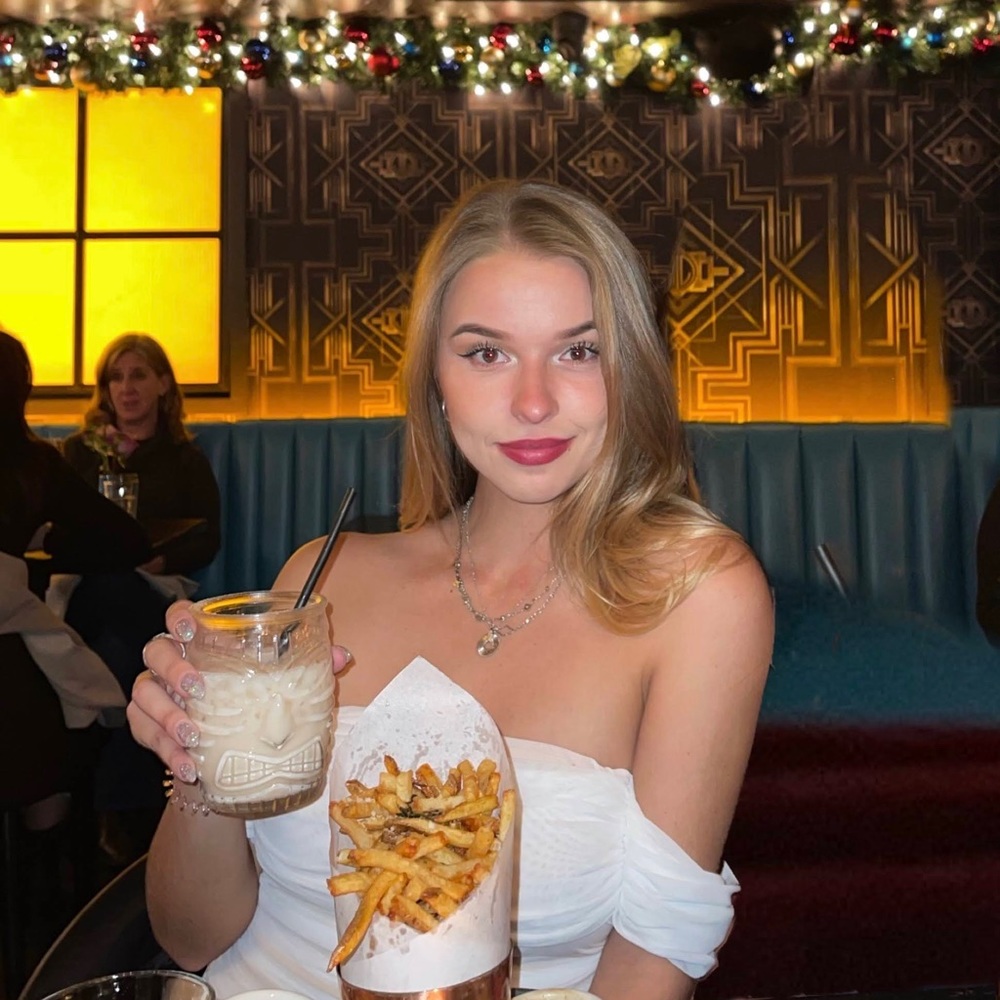 Meet your Posher, Valeria